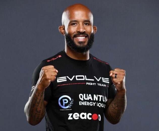 Demetrius Johnson ist eine MMA-Legende und ein Twitch-Streamer, der mit technischen Hilfsmitteln in den Ring steigt.